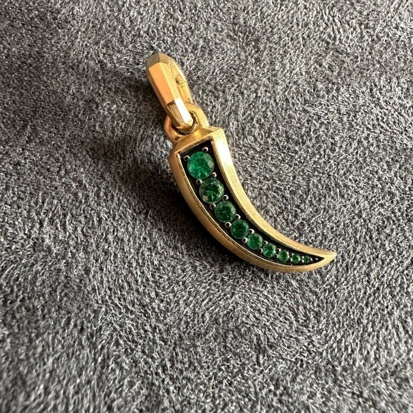 David Yurman Petrvs Claw Amulet Pendant in 18K Yellow Gold & Emeralds - Picture 5 of 16